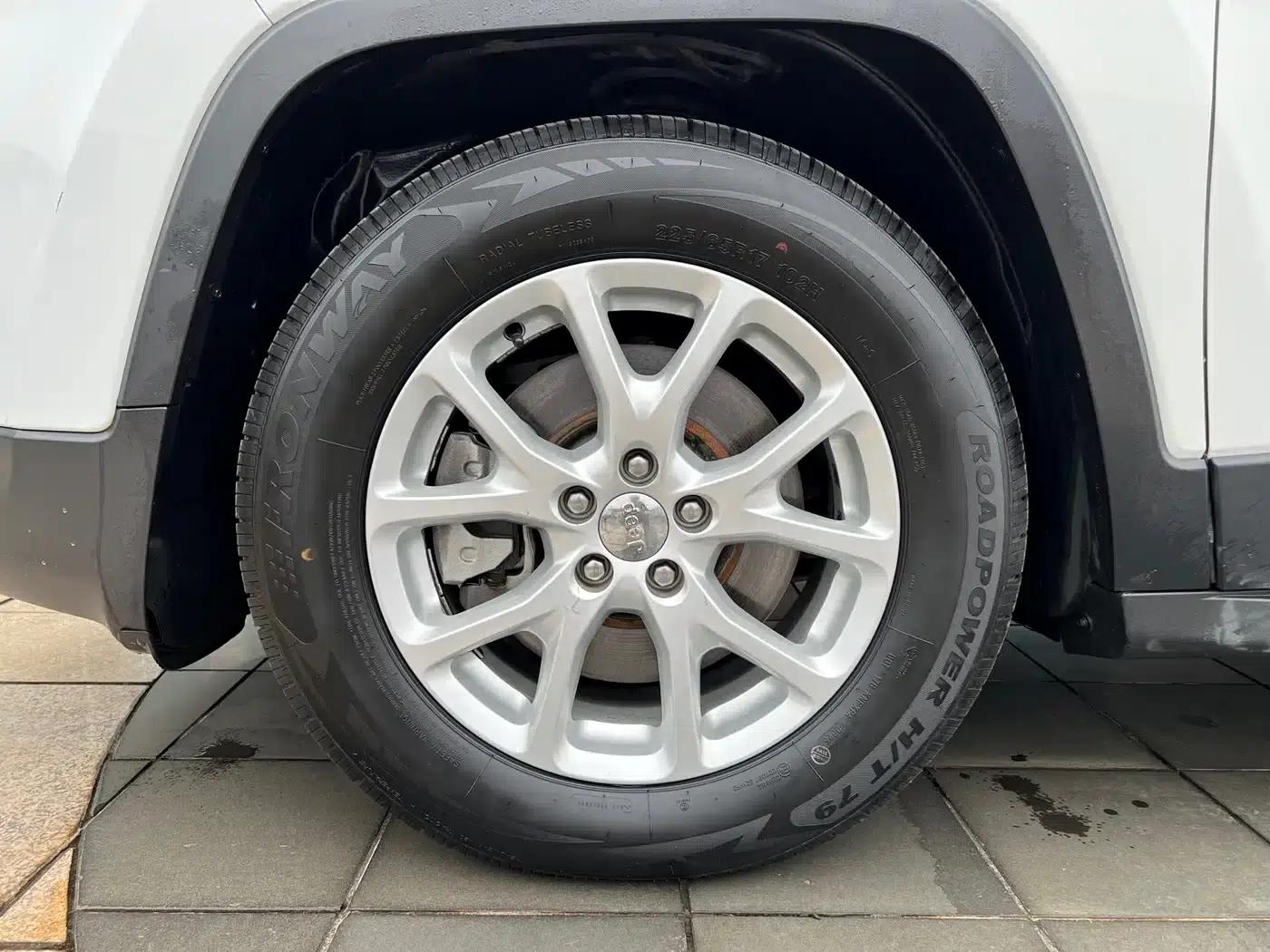 Jeep Cherokee 2017 2.0L Premium Edition — миниатюра 20