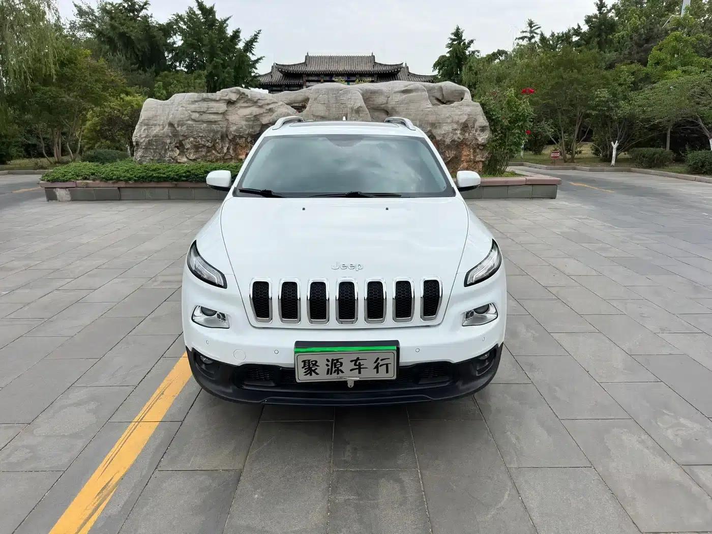 Jeep Cherokee 2016 2.0L Premium Edition — миниатюра 1