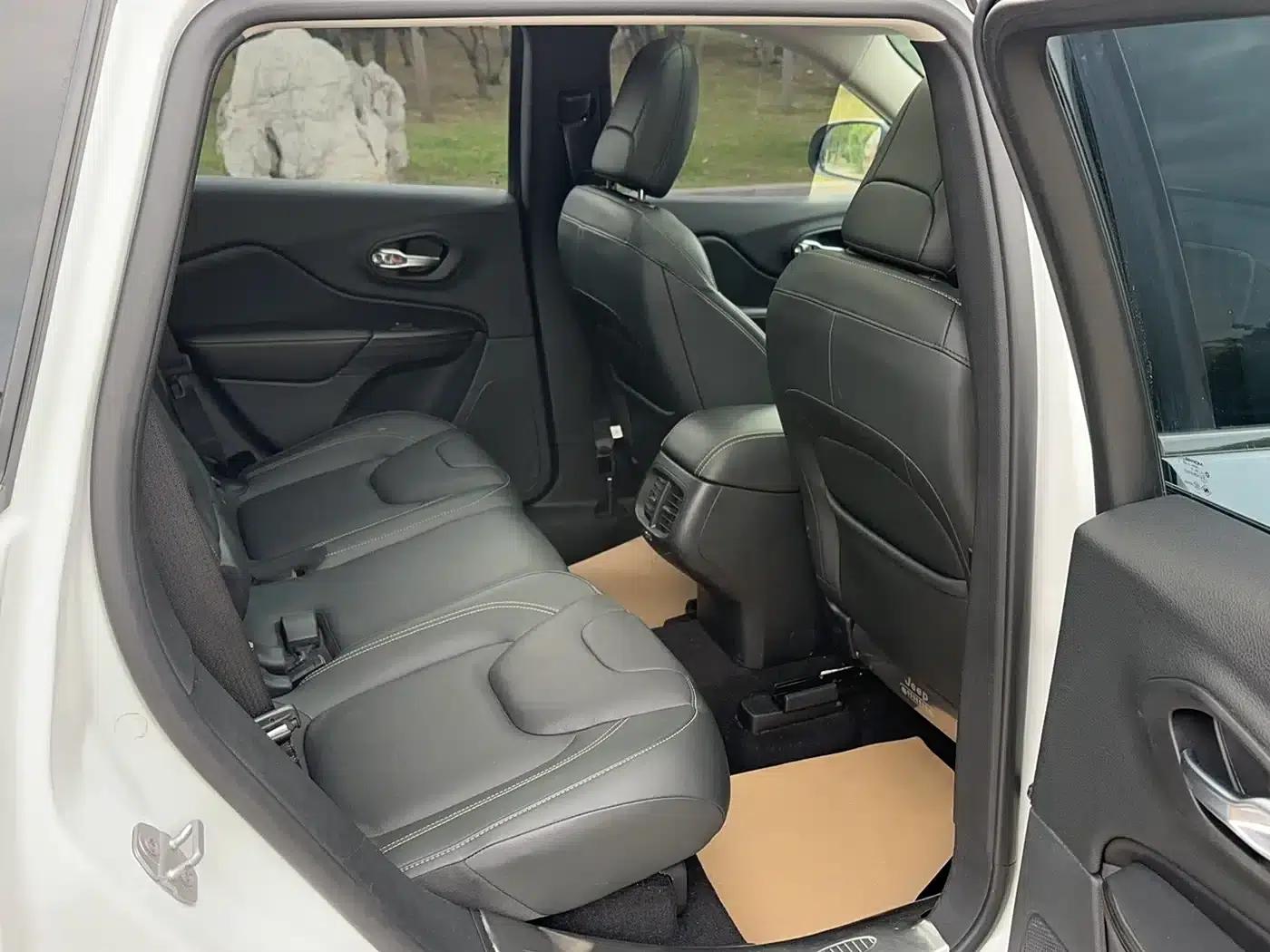 Jeep Cherokee 2016 2.0L Premium Edition — миниатюра 11