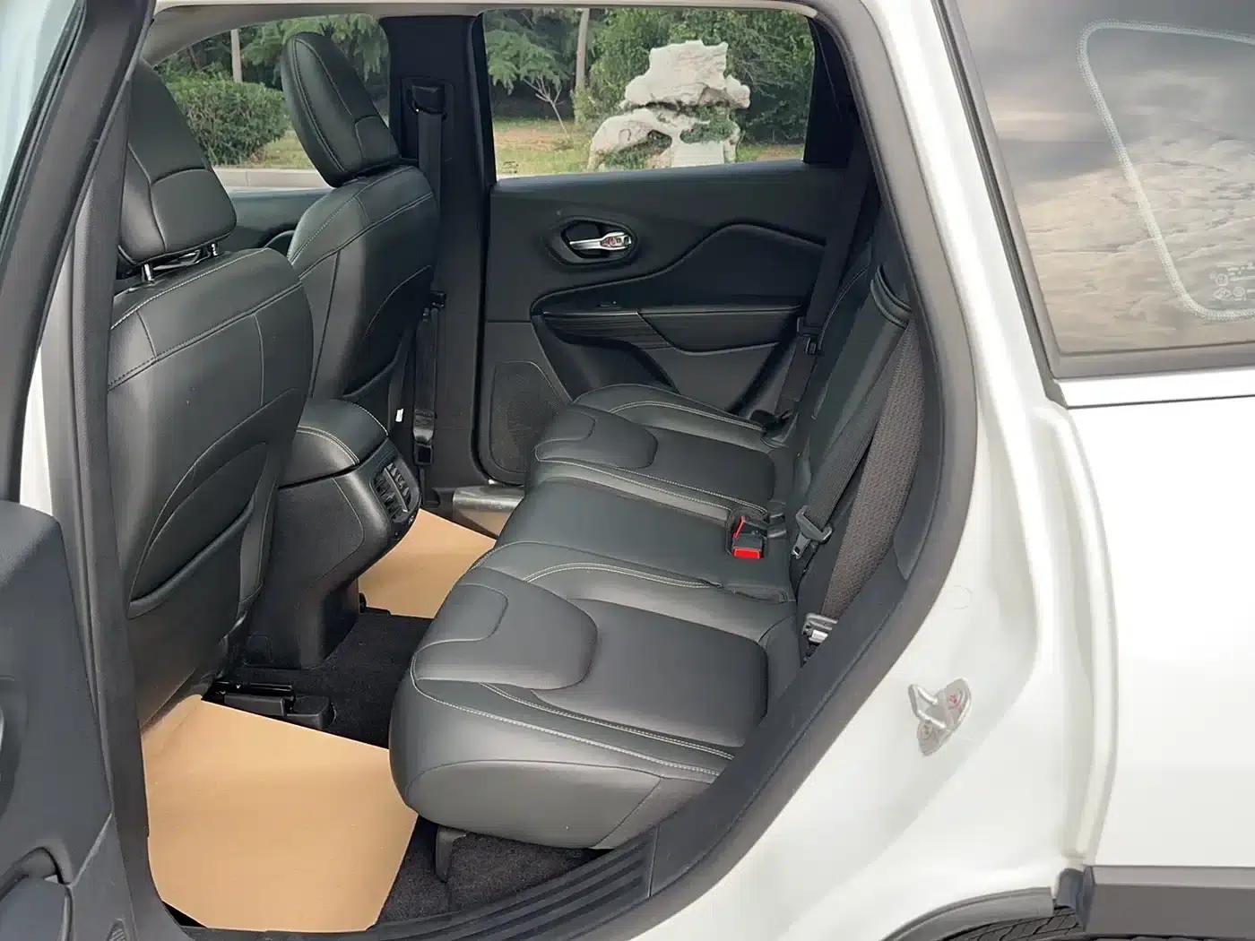 Jeep Cherokee 2016 2.0L Premium Edition — миниатюра 13