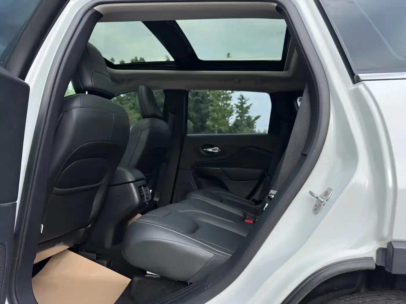 Jeep Cherokee 2016 2.0L Premium Edition — миниатюра 14