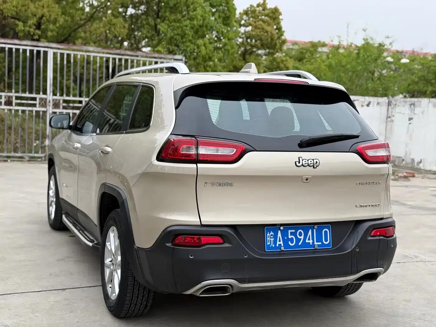 Jeep Cherokee 2017 2.4L Leading Edition — миниатюра 11