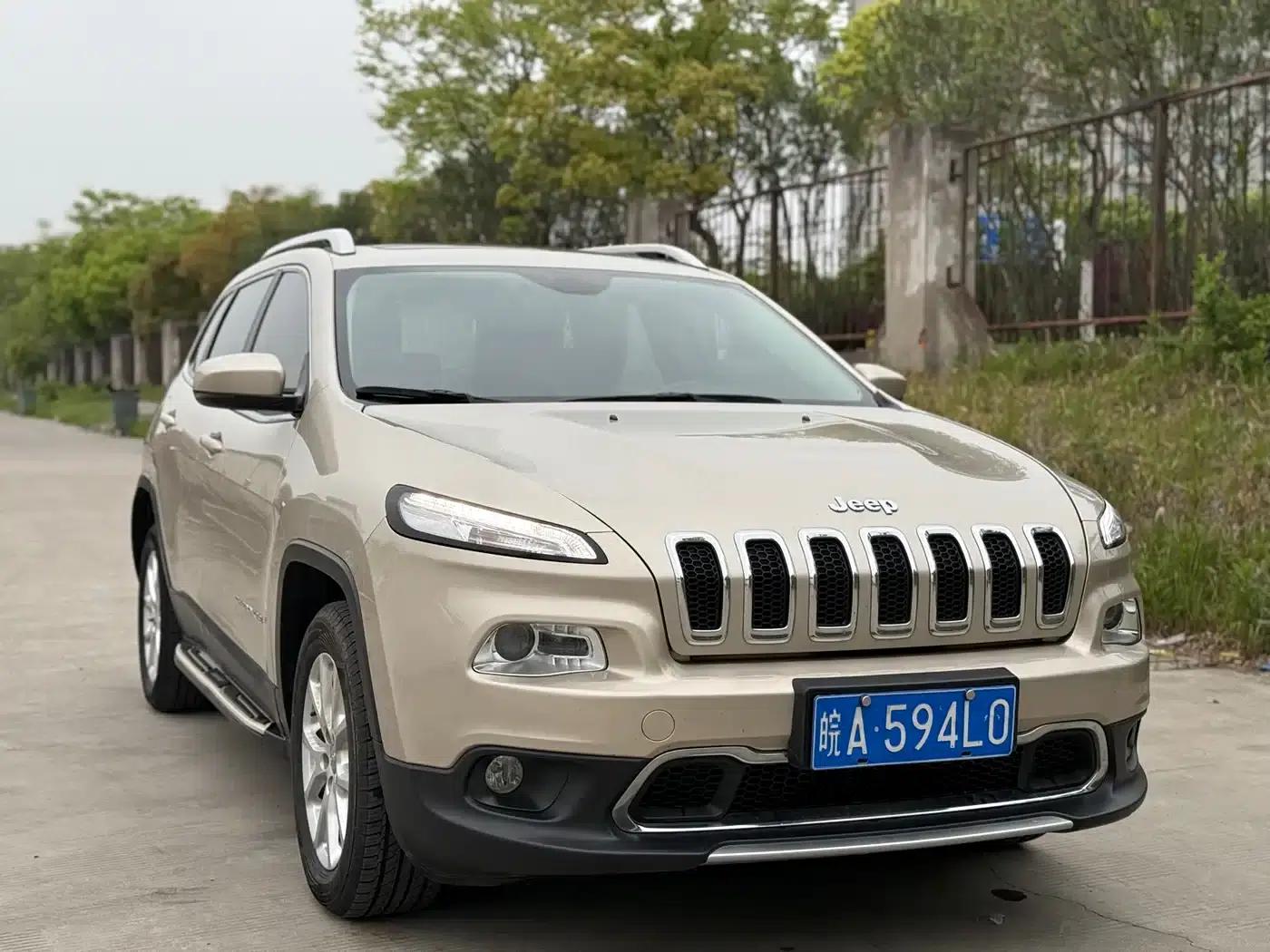 Jeep Cherokee 2017 2.4L Leading Edition — миниатюра 3