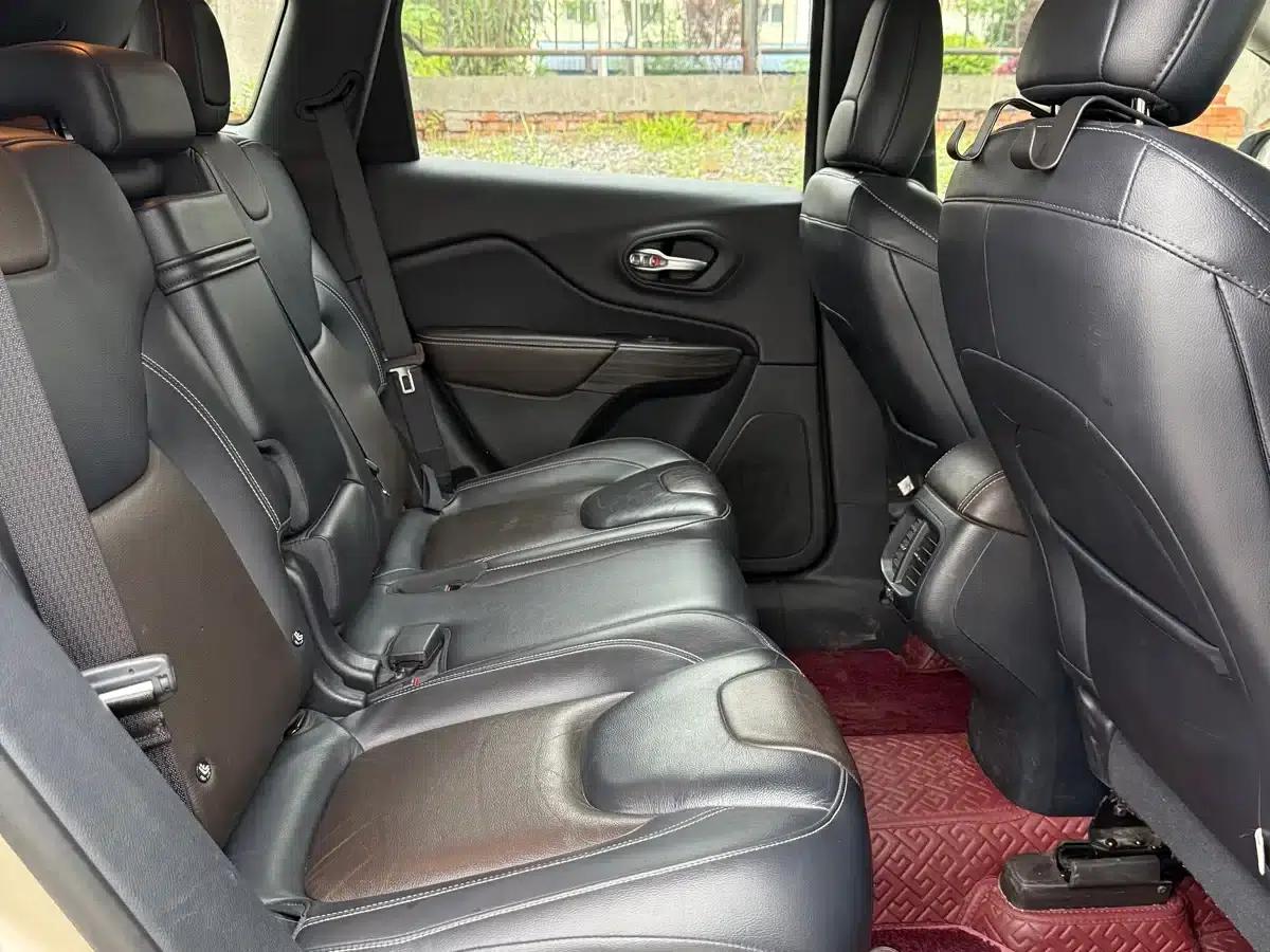 Jeep Cherokee 2017 2.4L Leading Edition — миниатюра 8