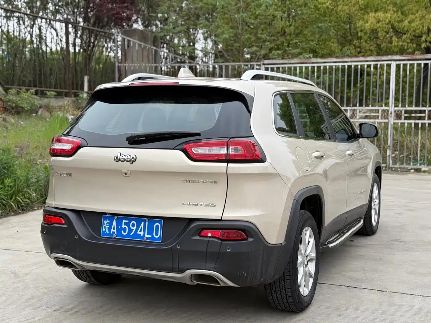 Jeep Cherokee 2017 2.4L Leading Edition — миниатюра 9