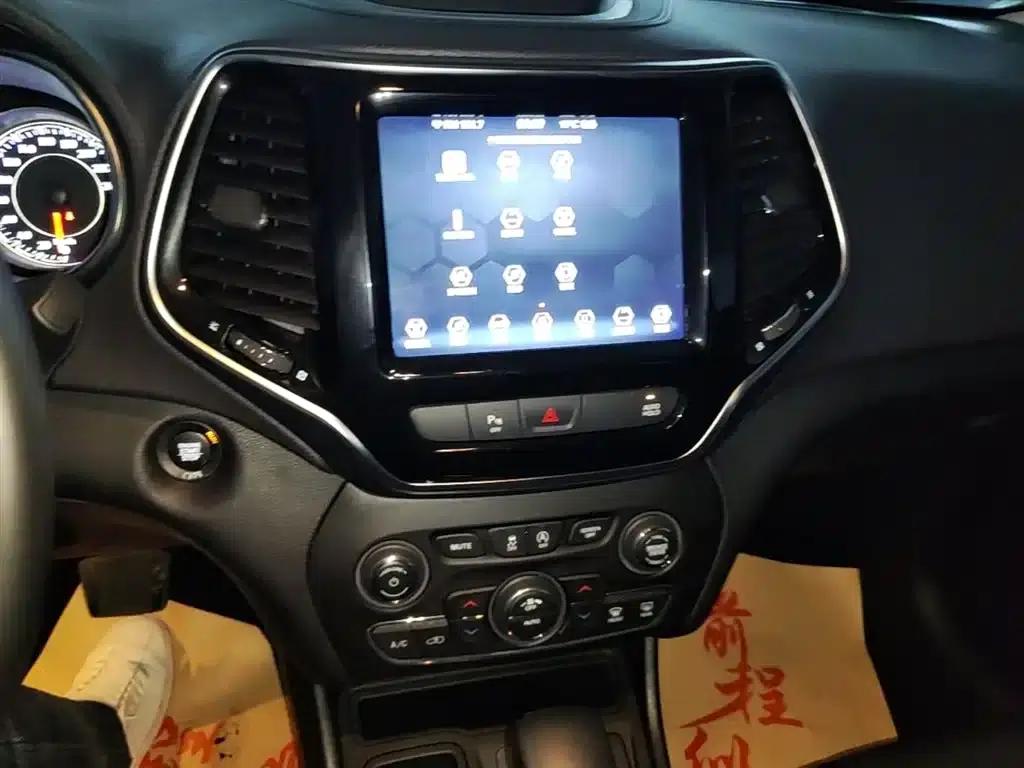 Jeep Cherokee 2019 2.0T 2WD Smart Edition (China VI Emission Standard) — миниатюра 13