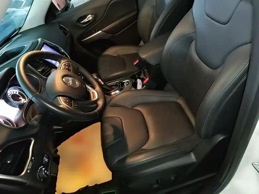 Jeep Cherokee 2019 2.0T 2WD Smart Edition (China VI Emission Standard) — миниатюра 15