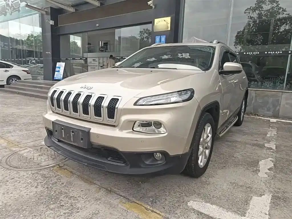 Jeep Cherokee 2016 2.4L Leading Edition — миниатюра 1