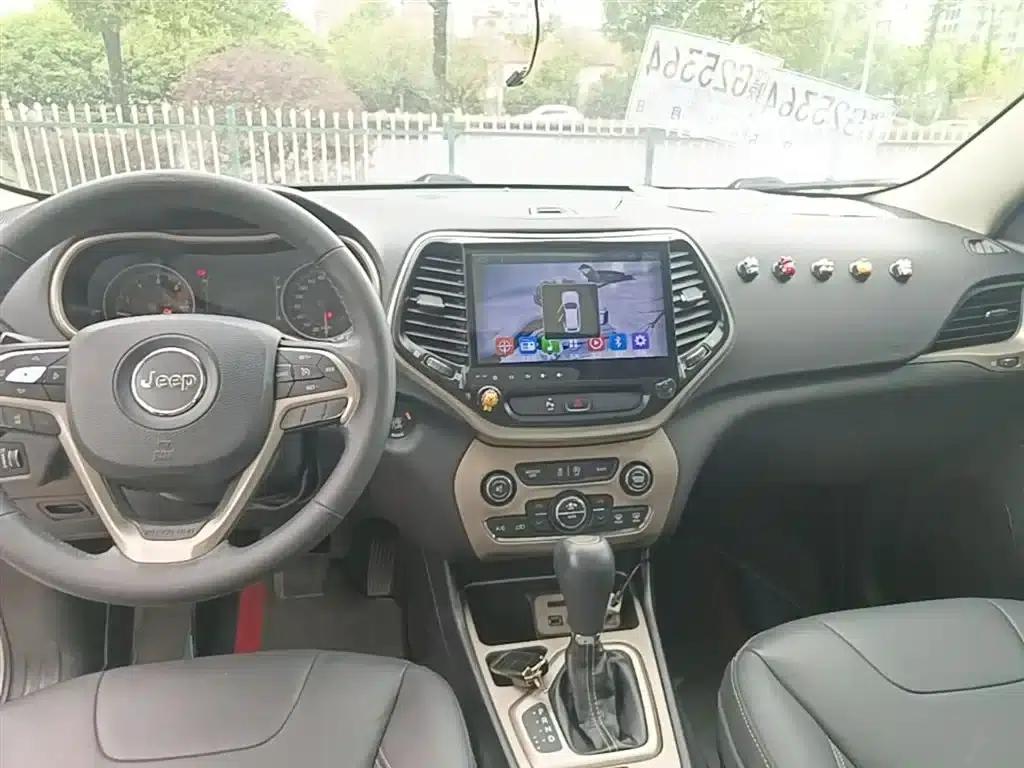 Jeep Cherokee 2016 2.4L Leading Edition — миниатюра 13