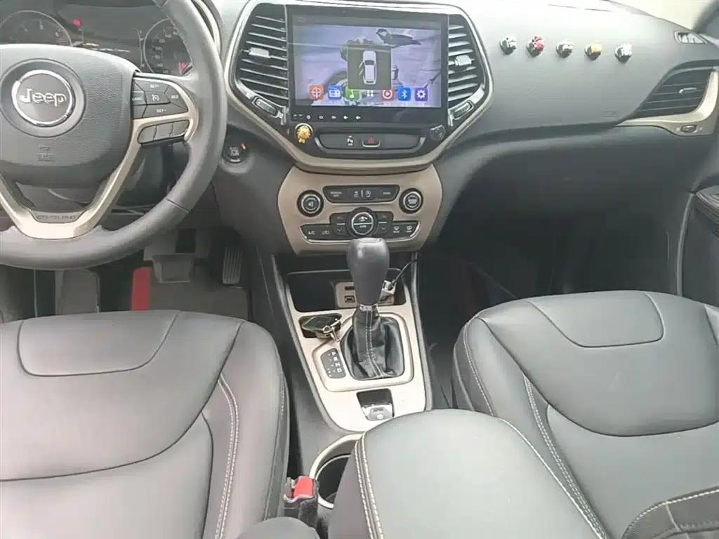 Jeep Cherokee 2016 2.4L Leading Edition — миниатюра 14
