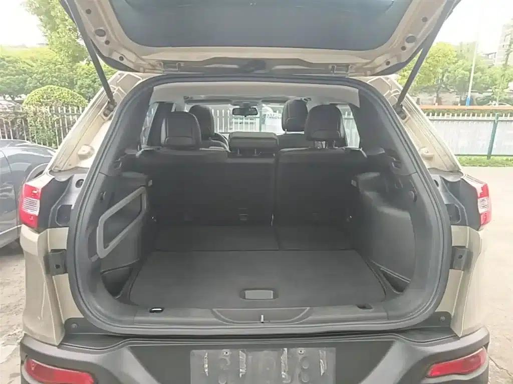 Jeep Cherokee 2016 2.4L Leading Edition — миниатюра 19