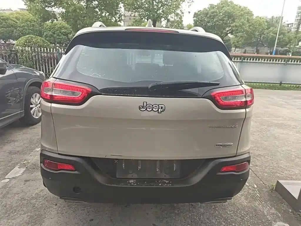 Jeep Cherokee 2016 2.4L Leading Edition — миниатюра 6
