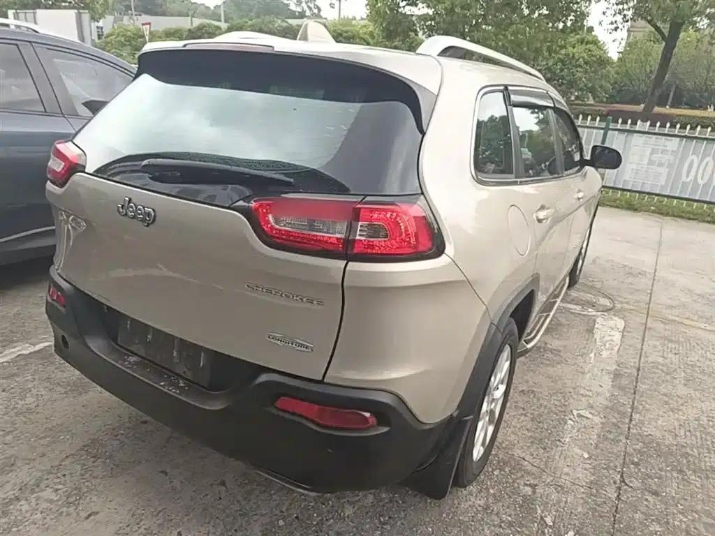 Jeep Cherokee 2016 2.4L Leading Edition — миниатюра 7