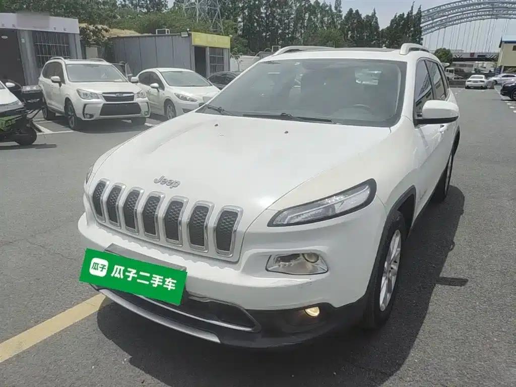 Jeep Cherokee 2017 2.0L Premium Edition — миниатюра 2