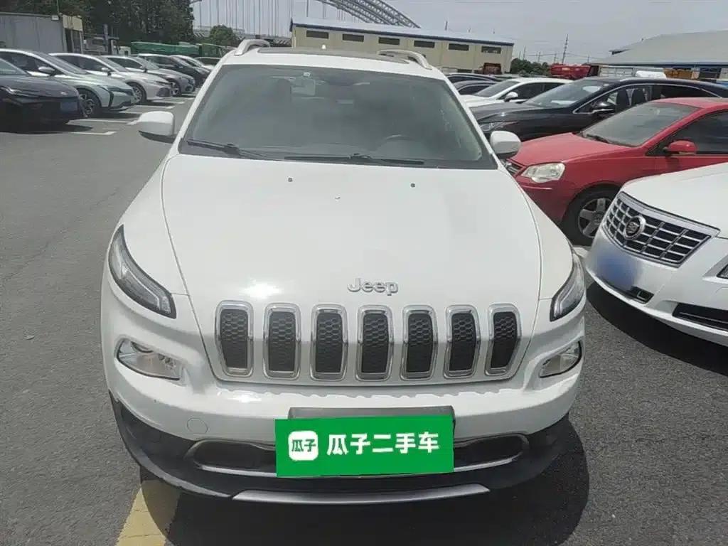 Jeep Cherokee 2017 2.0L Premium Edition — миниатюра 3