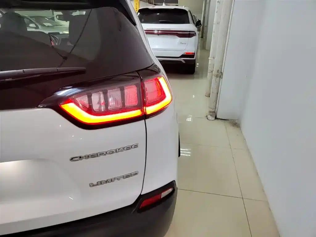 Jeep Cherokee 2019 2.0T 2WD Smart Edition (National V Emission Standard) — миниатюра 8