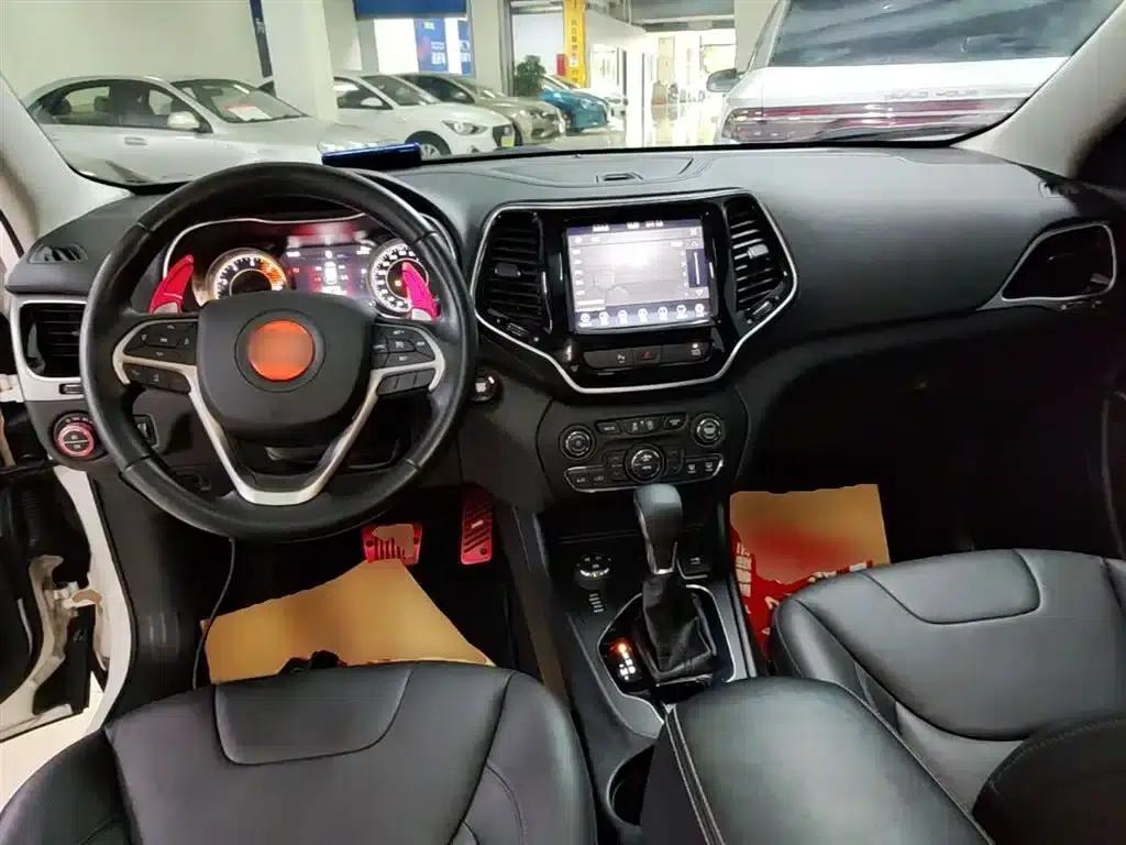 Jeep Cherokee 2019 2.0T 2WD Smart Edition (National V Emission Standard) — миниатюра 10