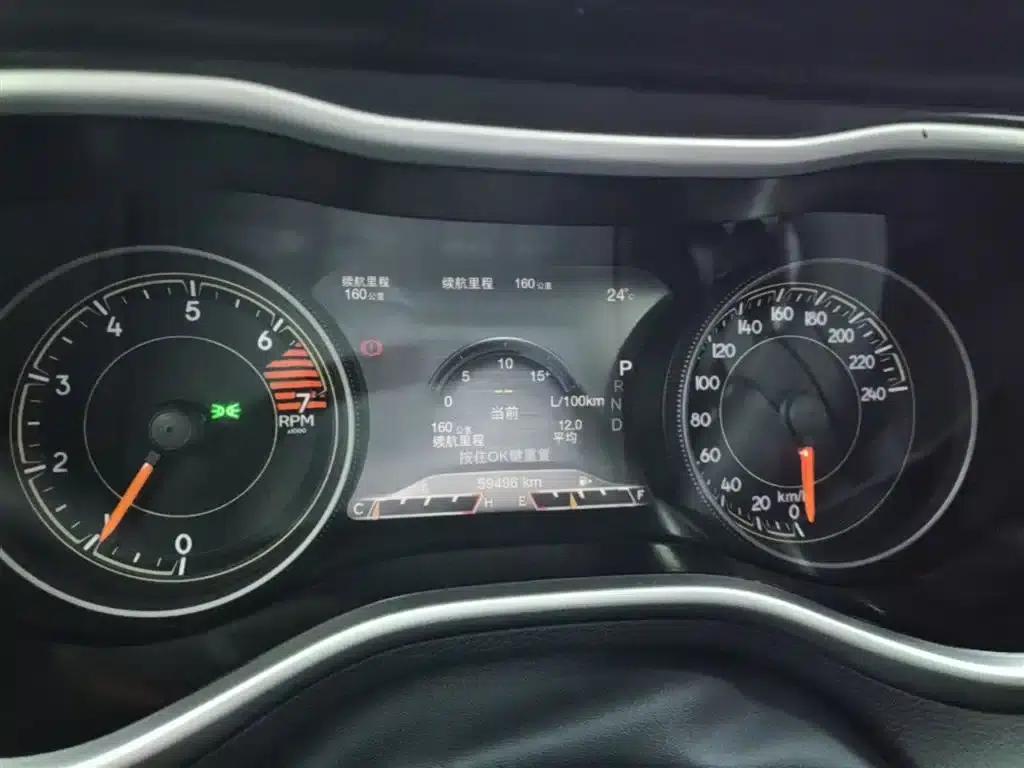 Jeep Cherokee 2016 2.4L Leading Intelligent Edition — миниатюра 12