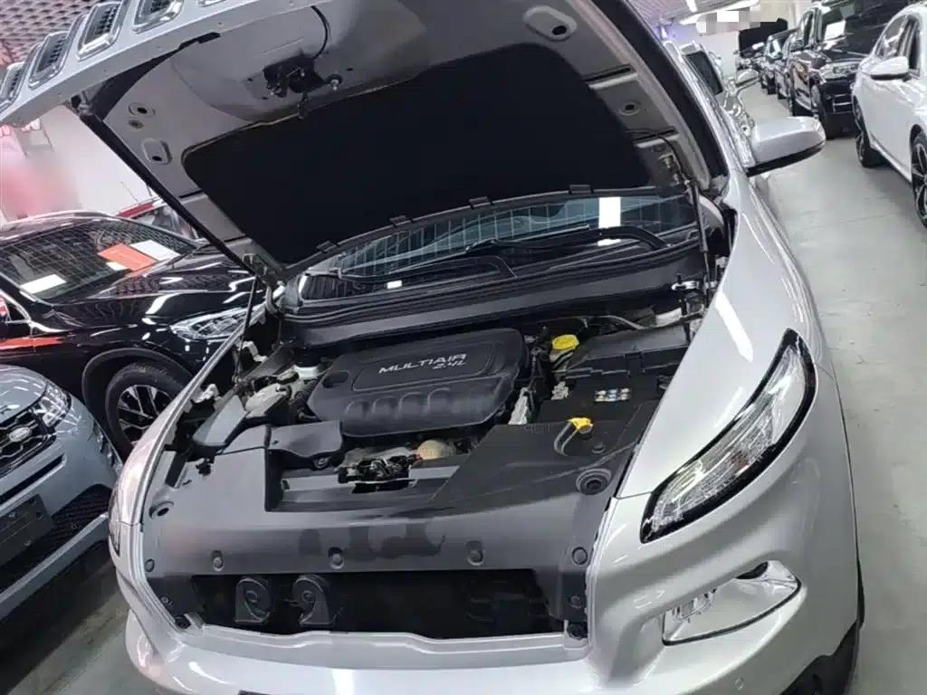 Jeep Cherokee 2016 2.4L Leading Intelligent Edition — миниатюра 20
