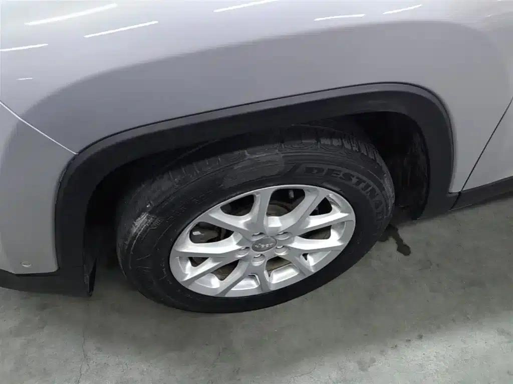 Jeep Cherokee 2016 2.4L Leading Intelligent Edition — миниатюра 23