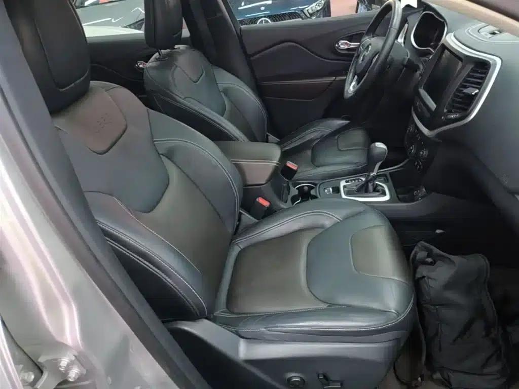 Jeep Cherokee 2016 2.4L Leading Intelligent Edition — миниатюра 25