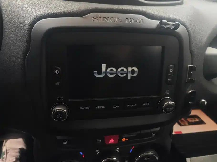 Jeep Renegade 2016 1.4T Automatic Smart Edition — миниатюра 11