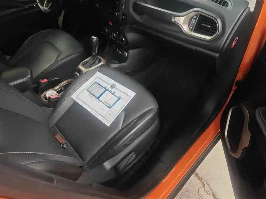 Jeep Renegade 2016 1.4T Automatic Smart Edition — миниатюра 8