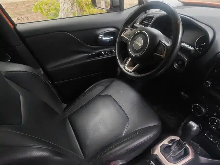 Jeep Renegade 2016 1.4T Automatic Smart Edition — миниатюра 9