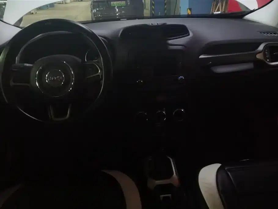 Jeep Renegade 2017 180TS Automatic 4WD All-Round Edition — миниатюра 12