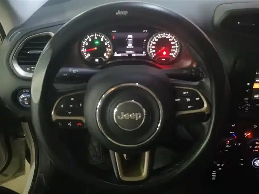 Jeep Renegade 2017 180TS Automatic 4WD All-Round Edition — миниатюра 15