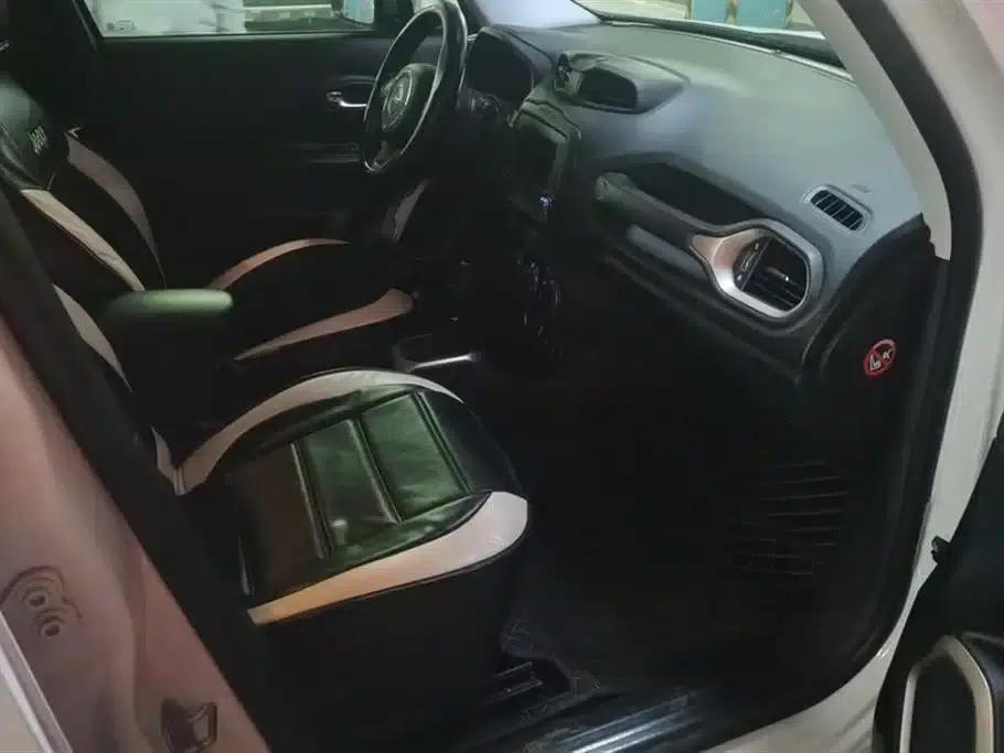 Jeep Renegade 2017 180TS Automatic 4WD All-Round Edition — миниатюра 8