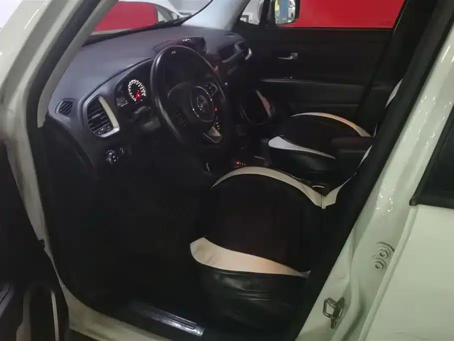 Jeep Renegade 2017 180TS Automatic 4WD All-Round Edition — миниатюра 9