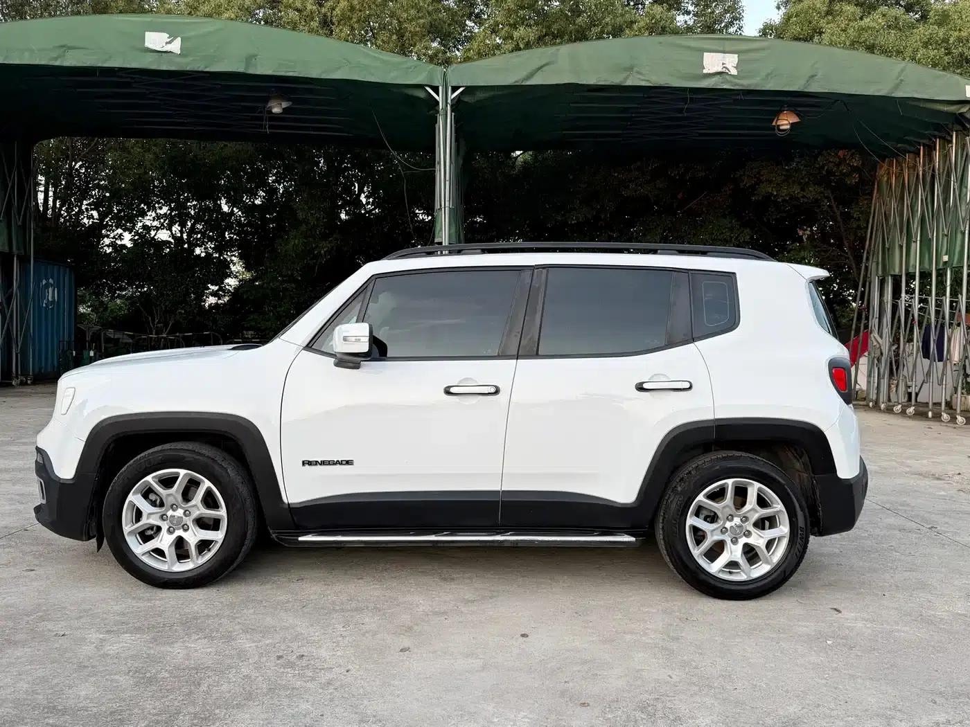 Jeep Renegade 2016 1.4T Automatic Performance Edition — миниатюра 3