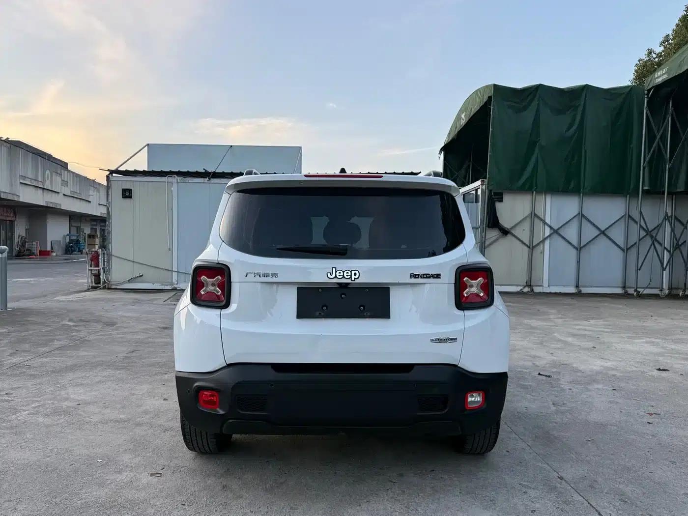 Jeep Renegade 2016 1.4T Automatic Performance Edition — миниатюра 4