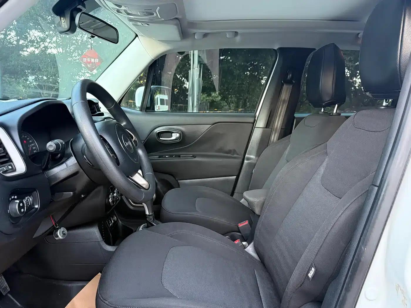 Jeep Renegade 2016 1.4T Automatic Performance Edition — миниатюра 7