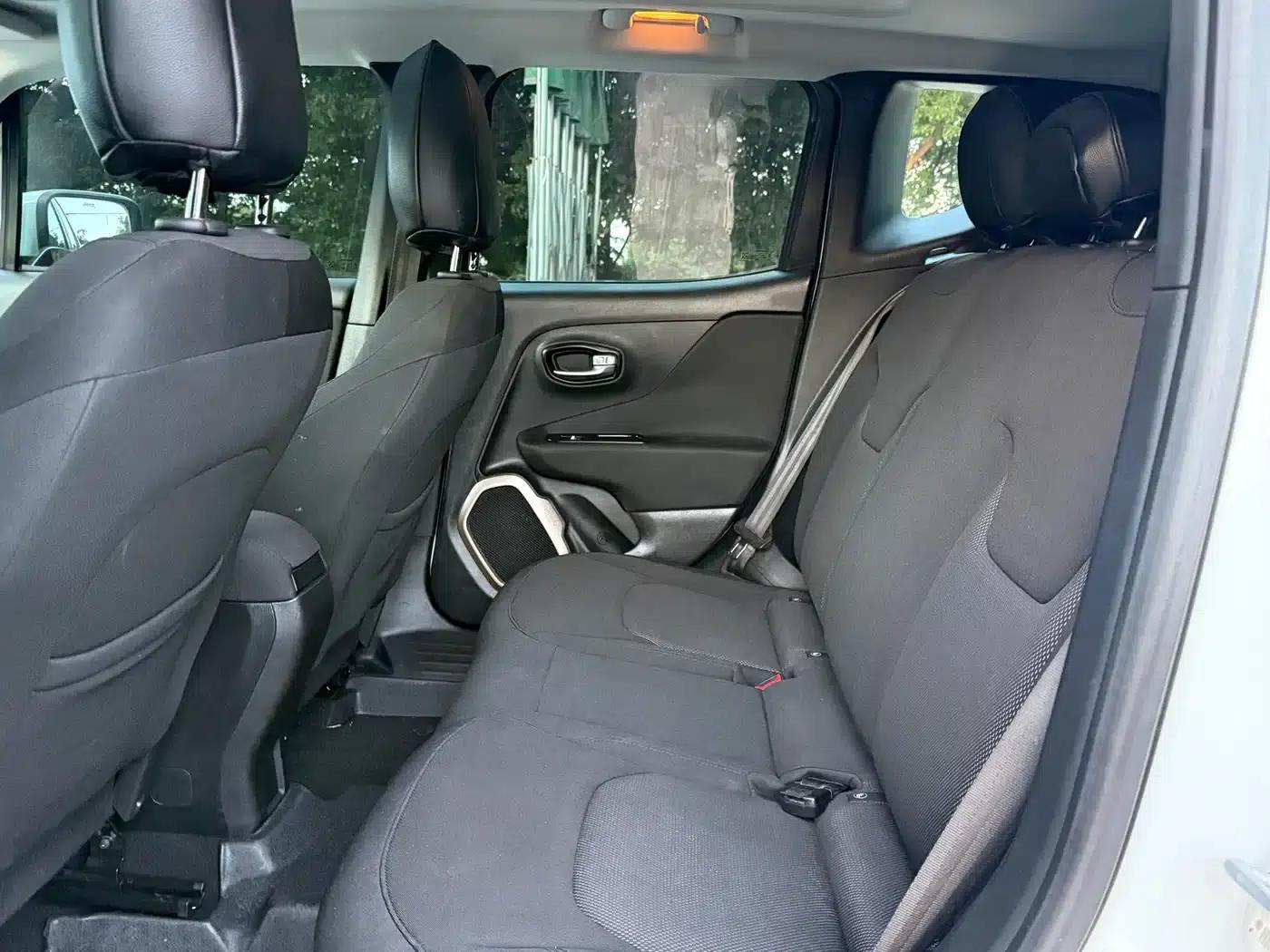 Jeep Renegade 2016 1.4T Automatic Performance Edition — миниатюра 8