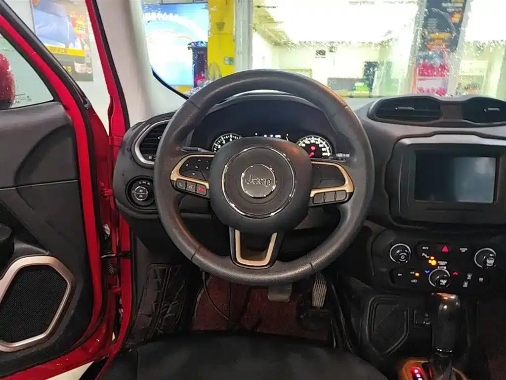 Jeep Renegade 2018 Connected Large Screen Edition 180T Automatic High-Performance Edition — миниатюра 11