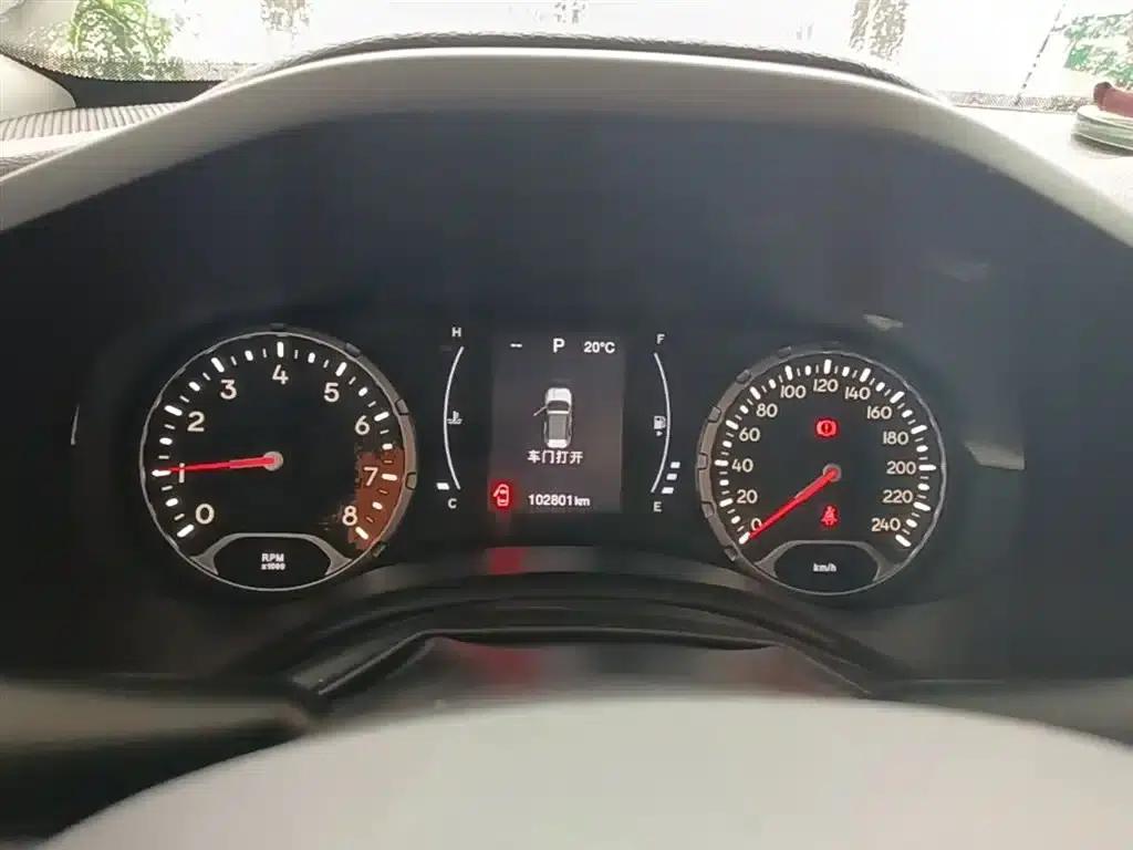 Jeep Renegade 2018 Connected Large Screen Edition 180T Automatic Power Edition — миниатюра 12