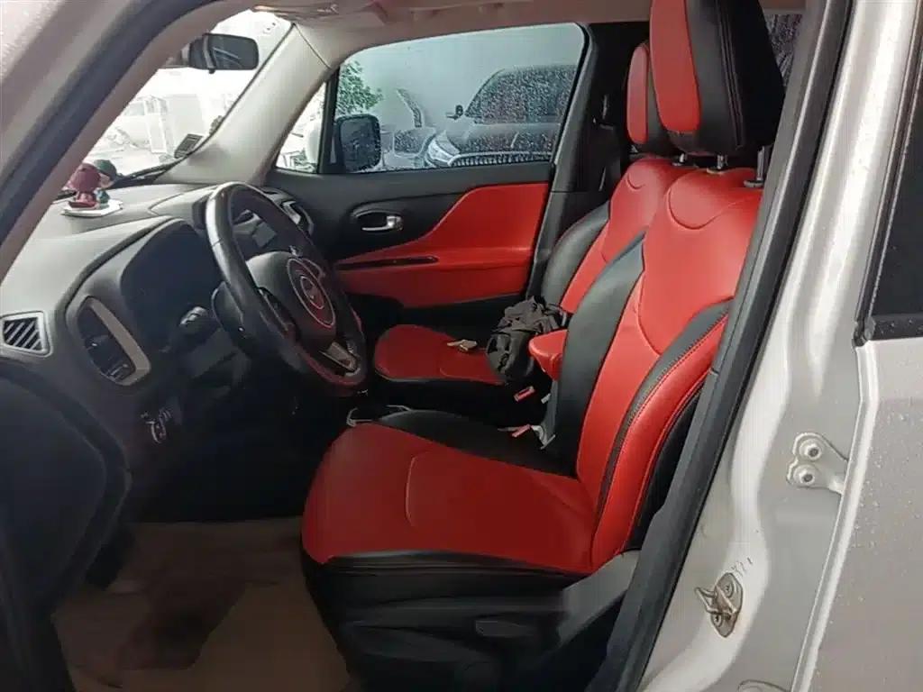 Jeep Renegade 2018 Connected Large Screen Edition 180T Automatic Power Edition — миниатюра 15