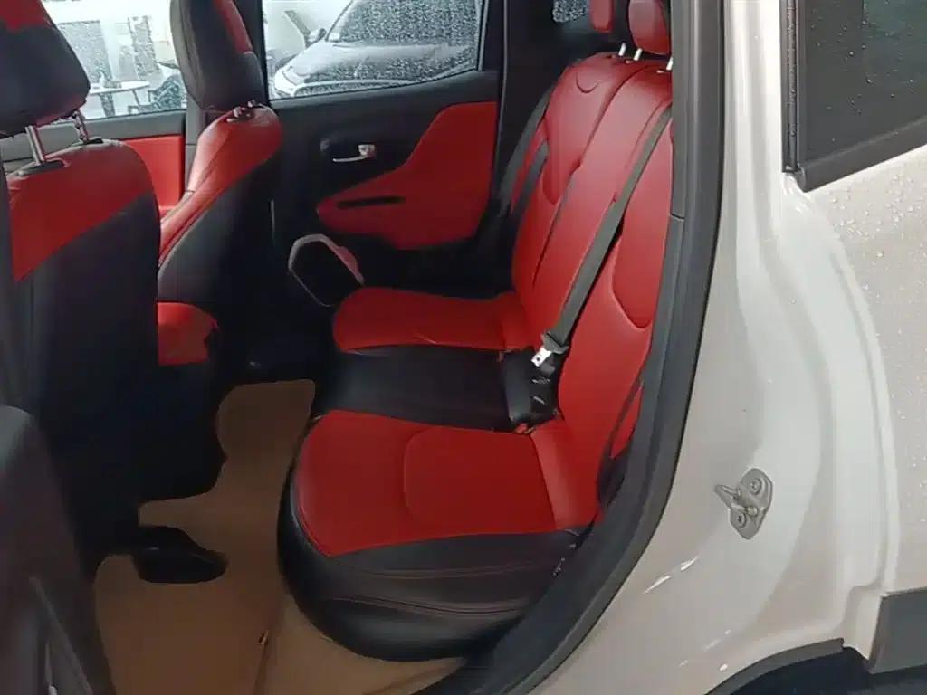 Jeep Renegade 2018 Connected Large Screen Edition 180T Automatic Power Edition — миниатюра 17