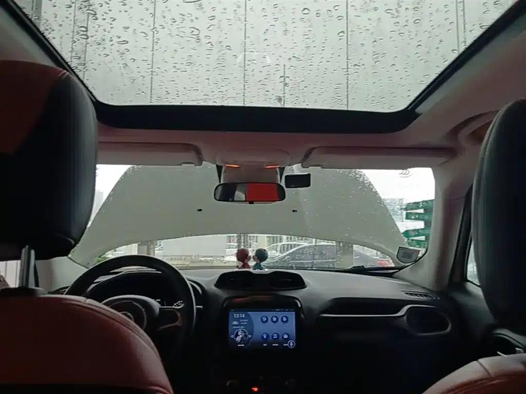 Jeep Renegade 2018 Connected Large Screen Edition 180T Automatic Power Edition — миниатюра 18