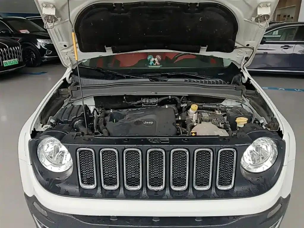 Jeep Renegade 2018 Connected Large Screen Edition 180T Automatic Power Edition — миниатюра 20