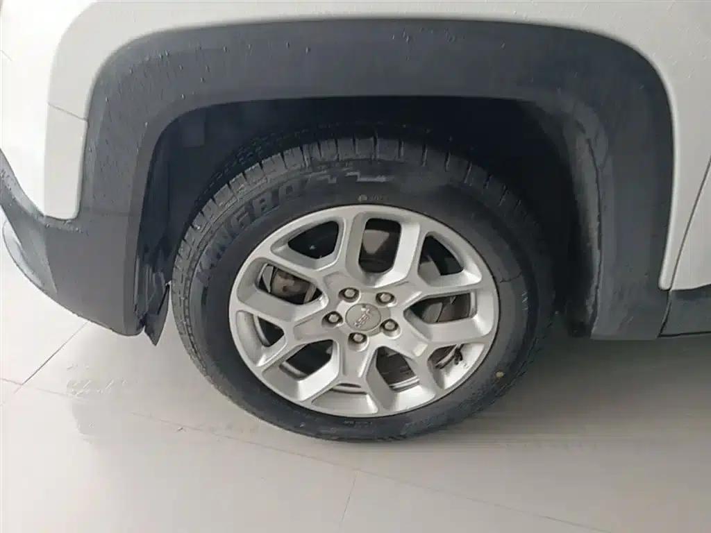 Jeep Renegade 2018 Connected Large Screen Edition 180T Automatic Power Edition — миниатюра 23