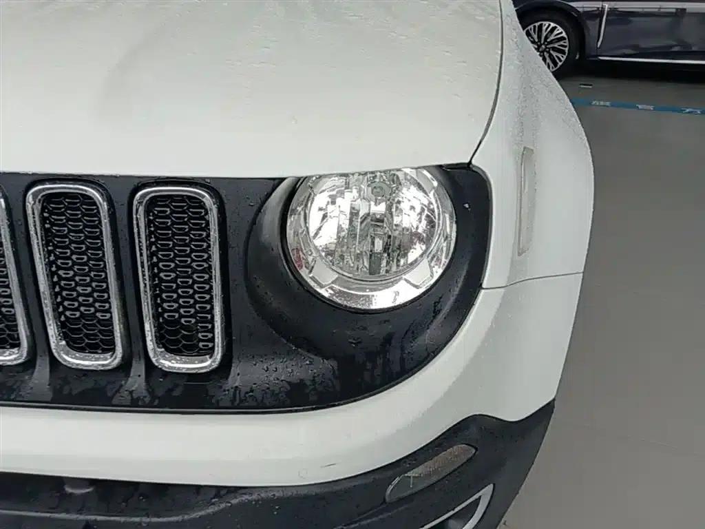 Jeep Renegade 2018 Connected Large Screen Edition 180T Automatic Power Edition — миниатюра 24