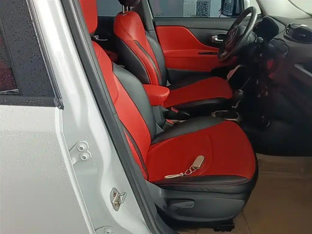 Jeep Renegade 2018 Connected Large Screen Edition 180T Automatic Power Edition — миниатюра 25