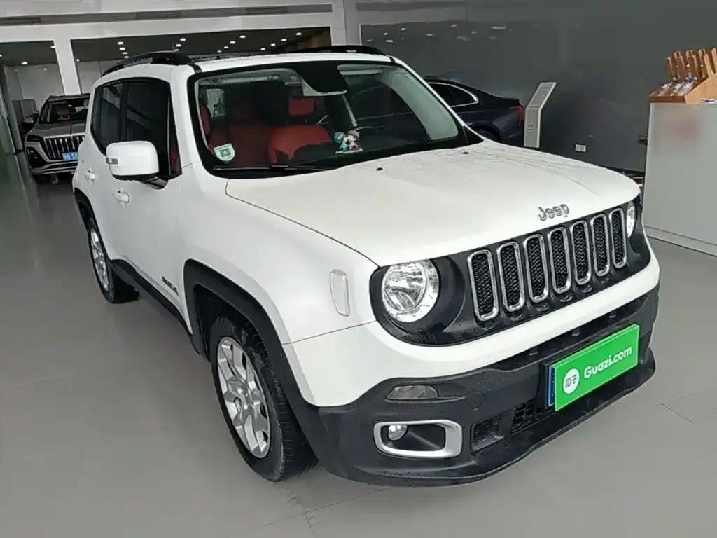Jeep Renegade 2018 Connected Large Screen Edition 180T Automatic Power Edition — миниатюра 4