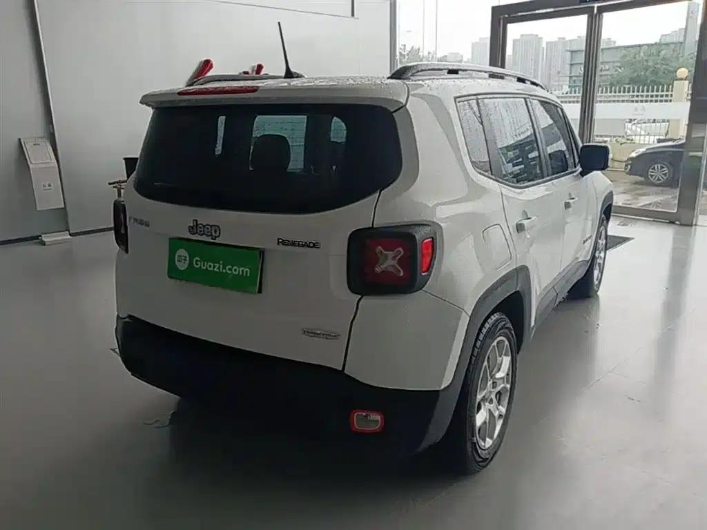 Jeep Renegade 2018 Connected Large Screen Edition 180T Automatic Power Edition — миниатюра 7