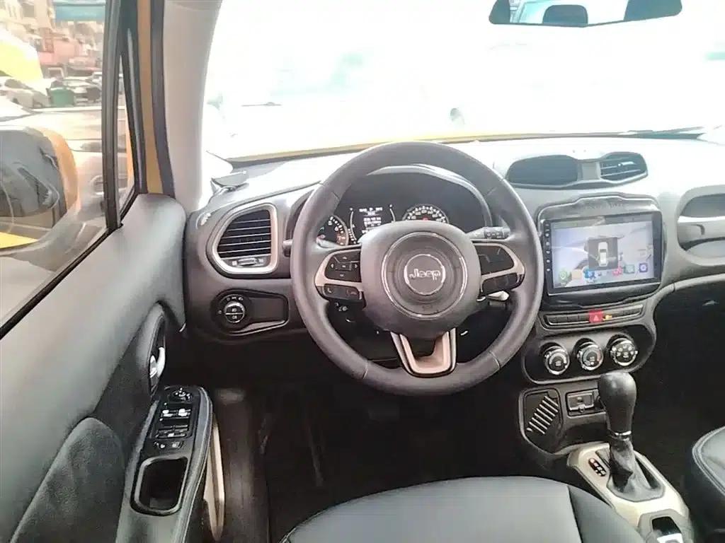 Jeep Renegade 2017 180T Automatic Dynamic Edition+ — миниатюра 11