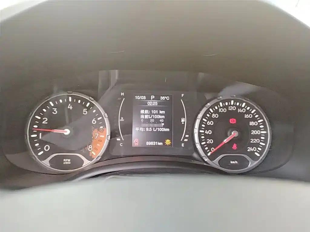 Jeep Renegade 2017 180T Automatic Dynamic Edition+ — миниатюра 12