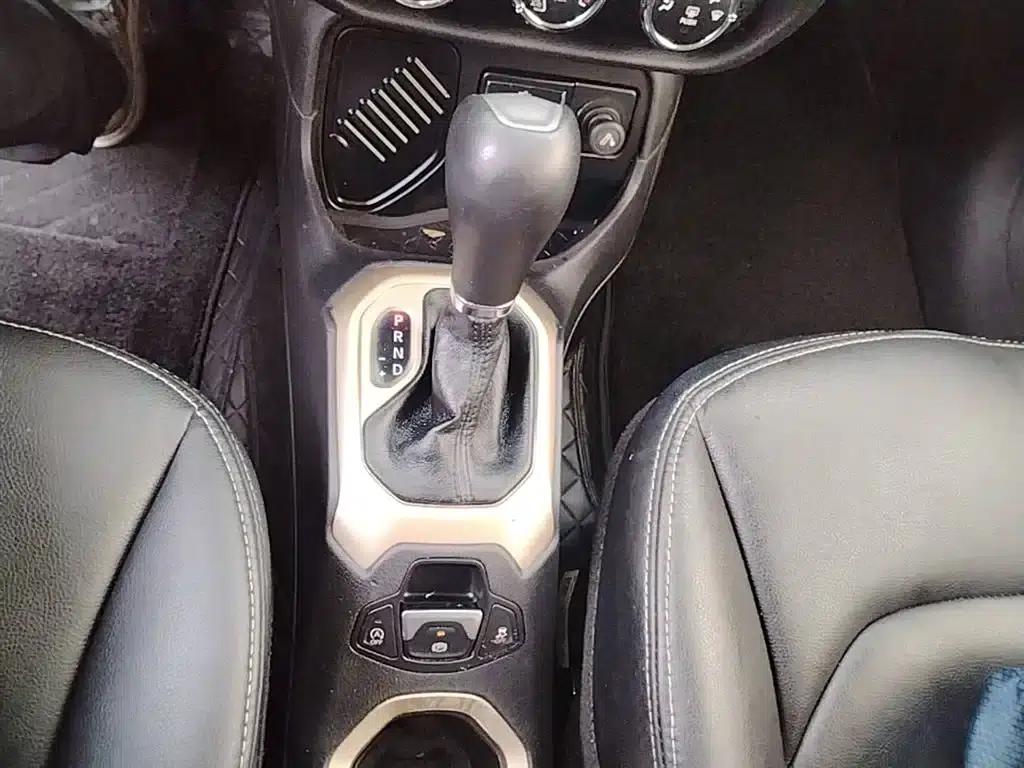 Jeep Renegade 2017 180T Automatic Dynamic Edition+ — миниатюра 14